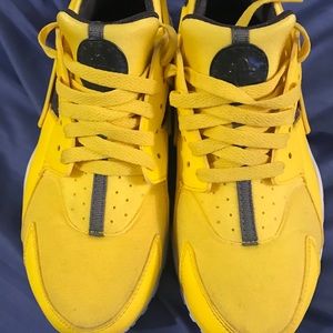 Yellow huaraches size 7y